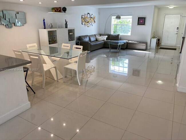 Foto del edificio - 916 NE 27th Ave