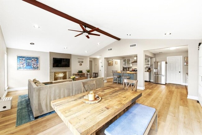 Foto del edificio - 7210 Towering Oaks Dr