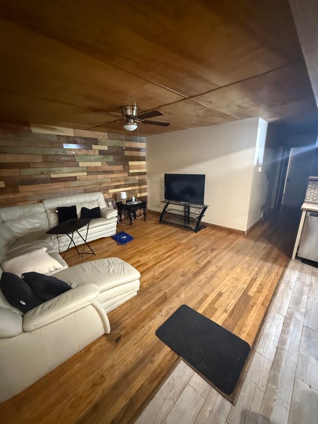 Foto del edificio - 316 Holiday Dr