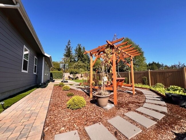 Building Photo - 2154