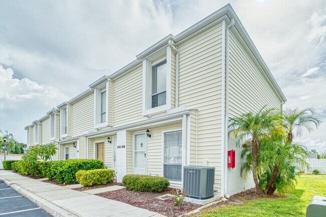 Foto del edificio - 11912 Cypress Hill Cir