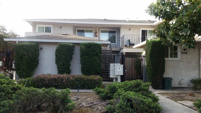 Building Photo - 956 Paula St