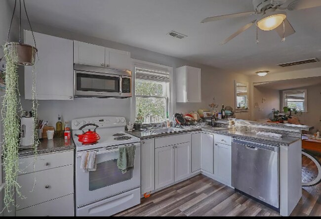 Foto del edificio - 3 Bedroom 1 Bath Apartment - Downtown Charleston