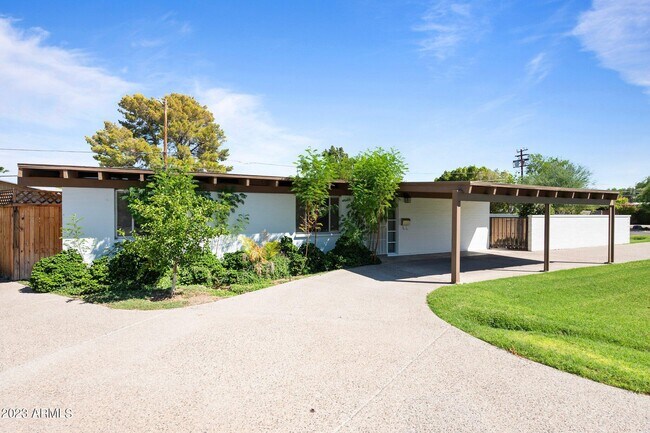 Building Photo - 1024 E Palo Verde Dr