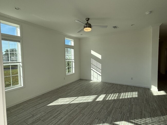 Building Photo - 557 Bimini Cay Cir