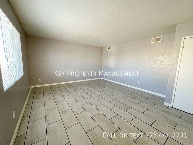 Building Photo - 3 BEDROOM 2 BATHROOM CONDO NEAR NELLIS AFB
