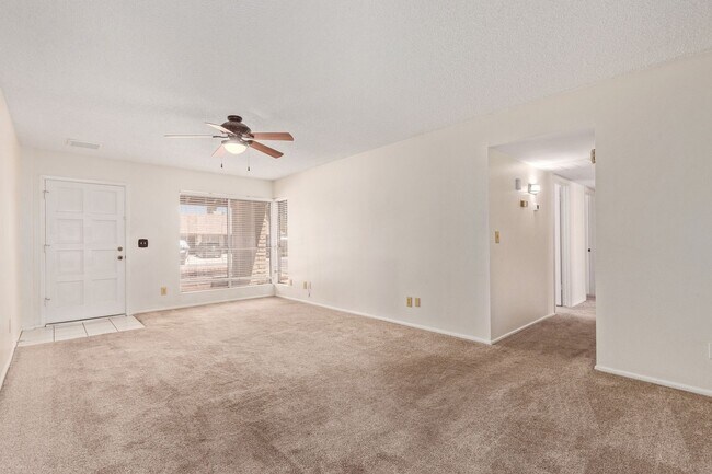 Foto del edificio - Comfortable 3-Bed, 2-Bath Home in Glendale...