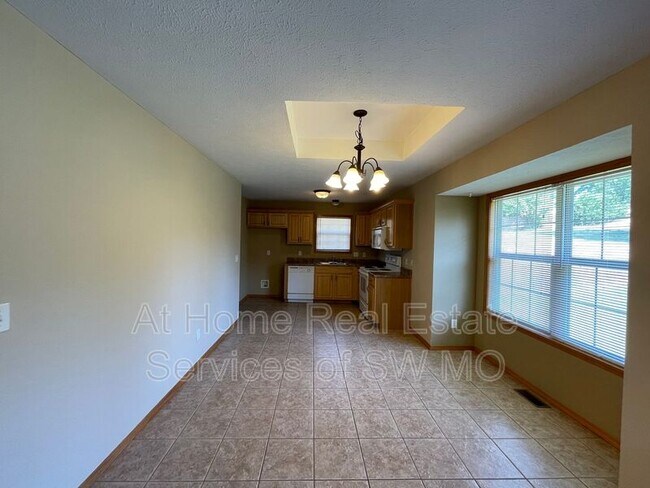 Building Photo - 2618 W Colton Ave