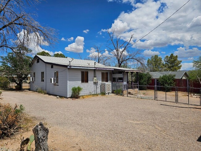 Building Photo - 1940's updated bungalow.