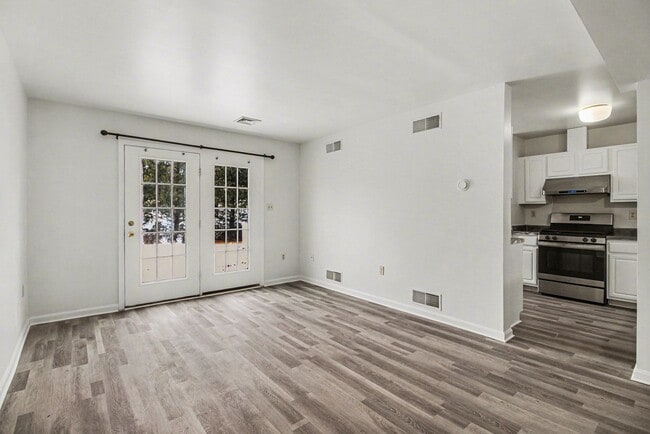Building Photo - 6437 Terrace Ct