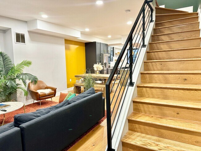 Foto del edificio - 4 Bed 3.5 Bath  - Pets Welcome!!! - Parkin...