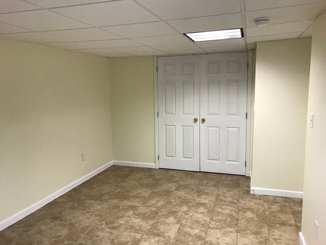 Building Photo - 897 Jefferson Hill Rd