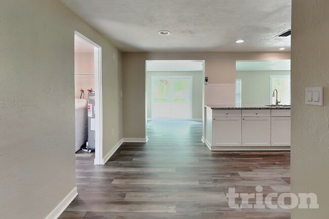 Building Photo - 7330 Cass Cir