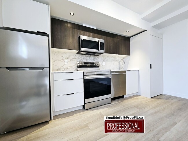 Building Photo - 15706 97 Av NW