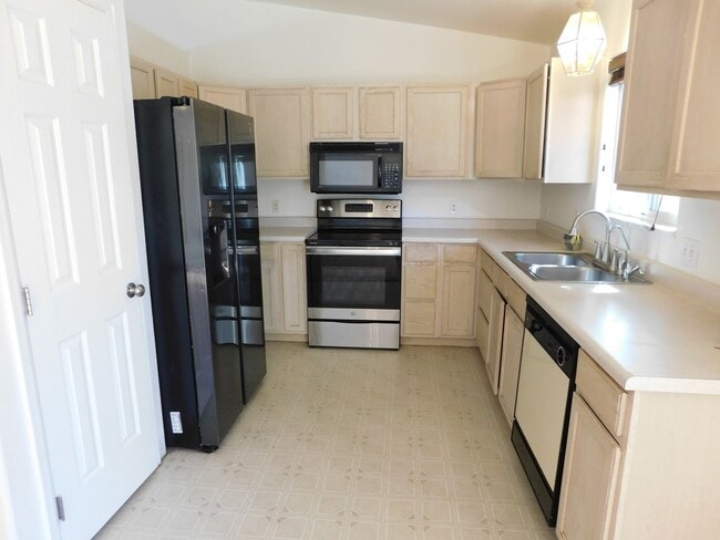 Building Photo - Residential Living