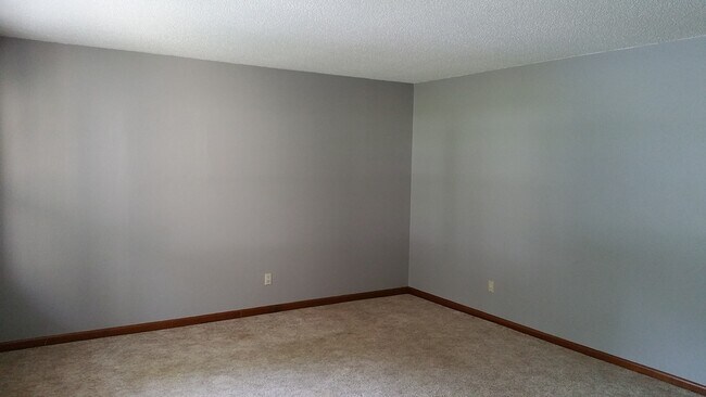 Building Photo - Available Fall 2024!!!  4 bedroom, 2 bath ...