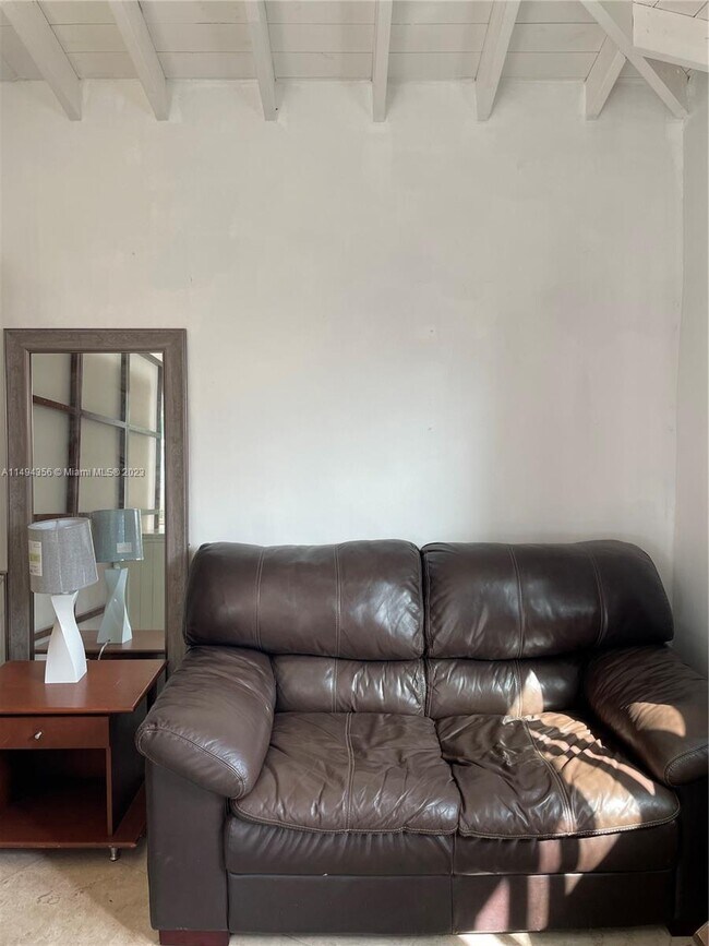 Foto del edificio - 1365 Marseille Dr