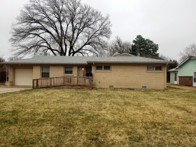 Foto del edificio - 2440 N Riverlawn Dr