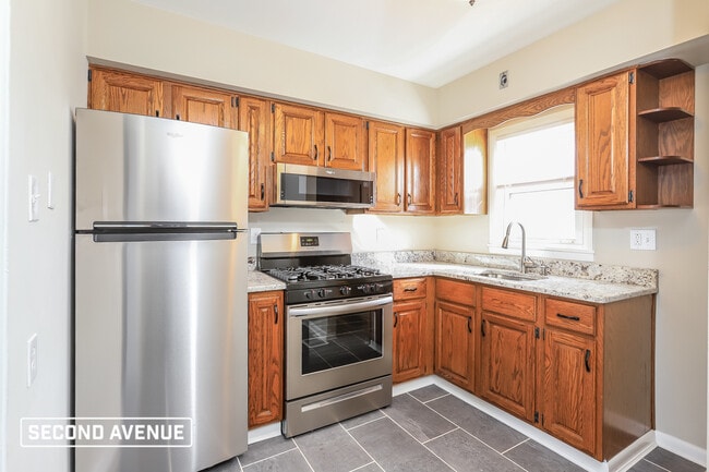 Building Photo - 819 Fleming St