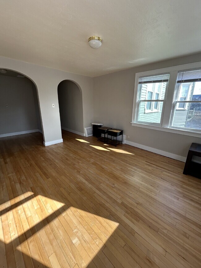 Foto del edificio - Charming 1-Bed Waterfront Oasis with Scenic Views in Eau Claire!