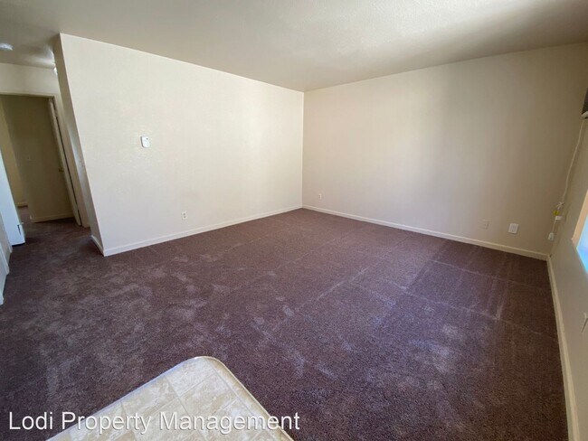 Building Photo - 205 Daisy Ave