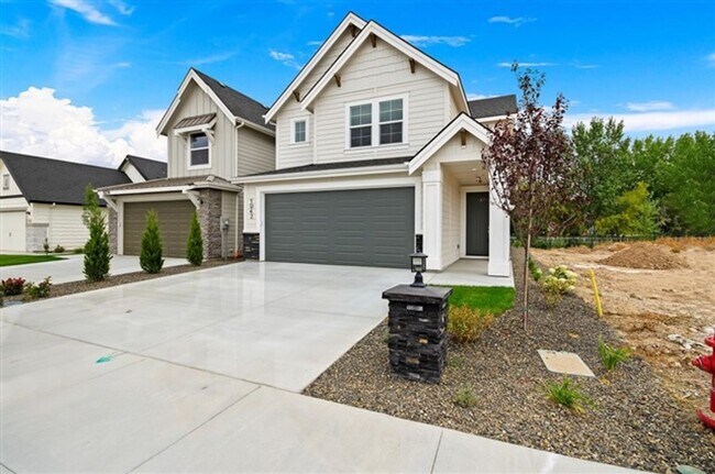 Foto del edificio - BRAND NEW HOME!!  4 Bedrooms, 3 Baths, Large Open Floor Plan!  Perfect Location, Must See!