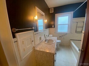 Building Photo - 27 Henley Rd