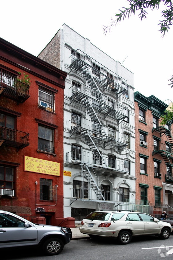 Building Photo - 199 Henry St