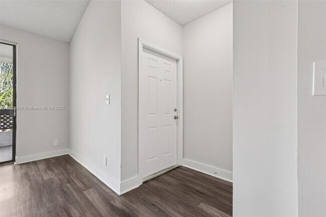 Foto del edificio - 4303 W Atlantic Blvd