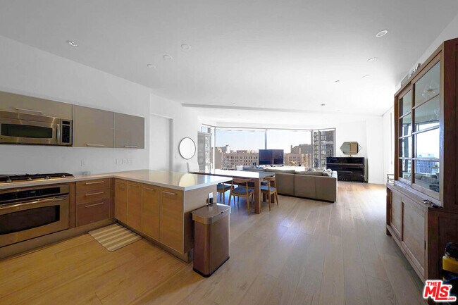 Foto del edificio - 801S S Grand Ave