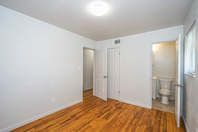 Foto del edificio - 4 Bedroom 1.5 Bath Home Near I-240 and I-3...