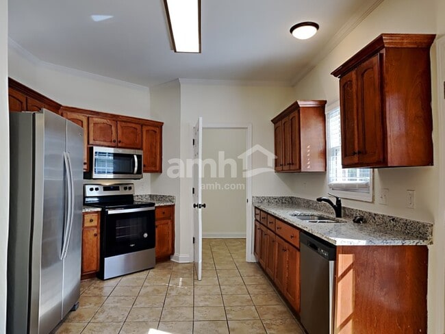 Building Photo - 402 Carmel Dr
