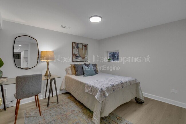 Foto del edificio - 6304 N Troy St