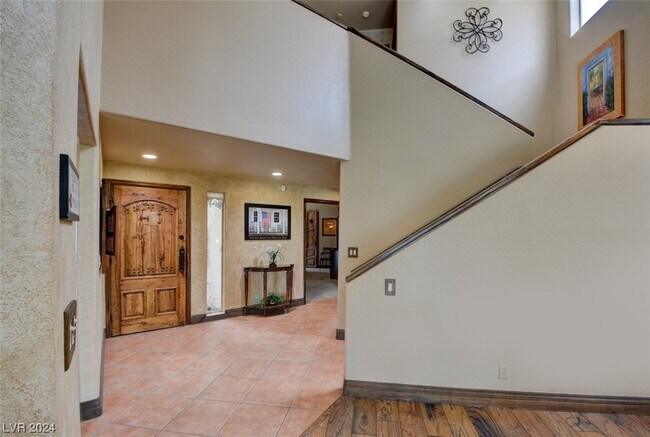Building Photo - 8941 Diamond Falls Dr