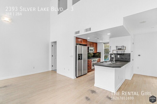 Foto del edificio - Spacious Silver Lake Townhome | Multi-Leve...