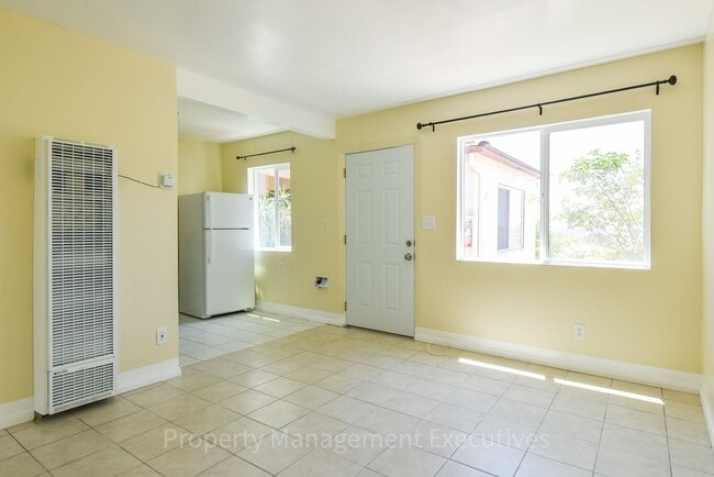 Building Photo - Nice 1 Bedroom, 1 Bath Apartment