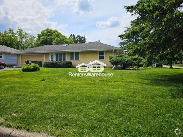984 Shryer Ave W