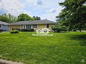 Building Photo - 984 Shryer Ave W