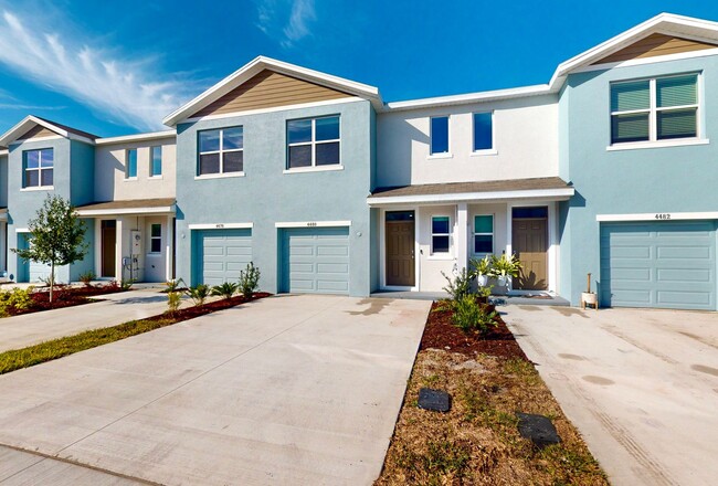 Foto del edificio - Brand New Townhome Available, near downtow...