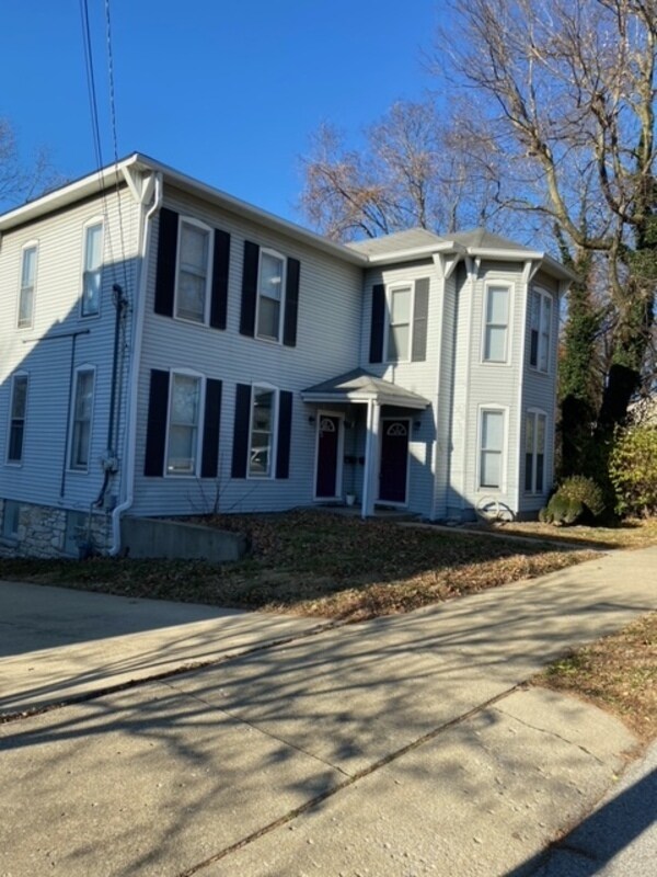 Building Photo - 902 State St