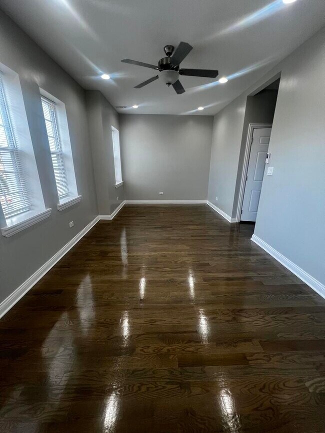 Foto del edificio - 3257 W Warren Blvd