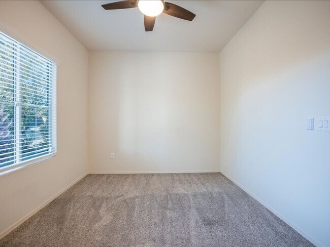 Foto del edificio - 2 Story-4 Bedroom 2.5 Bathroom plus Den