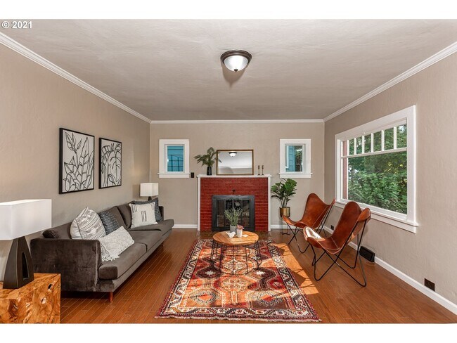 Foto del edificio - 2 bedroom 2 bath Woodlawn Bungalow-Full finished basement!