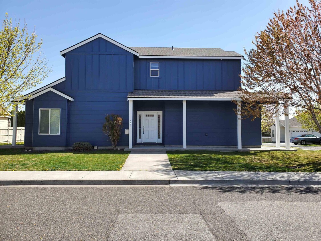 West Kennewick 2 Story Home House Rental in Kennewick, WA