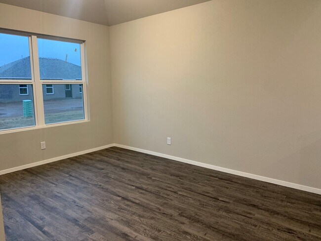 Foto del edificio - This is a very well maintained home in the desirable Bixby School district.
