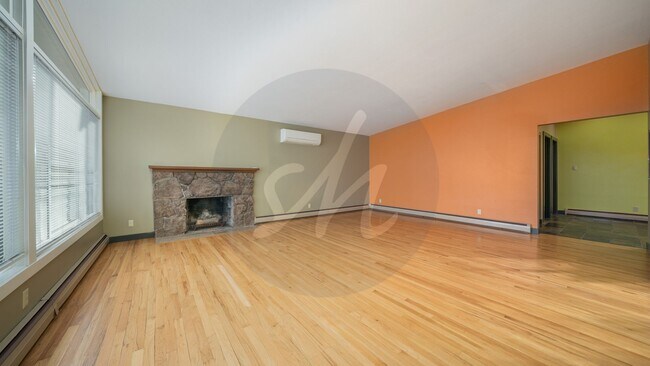 Foto del edificio - Modernized Mid Century Home Near Broadmoor