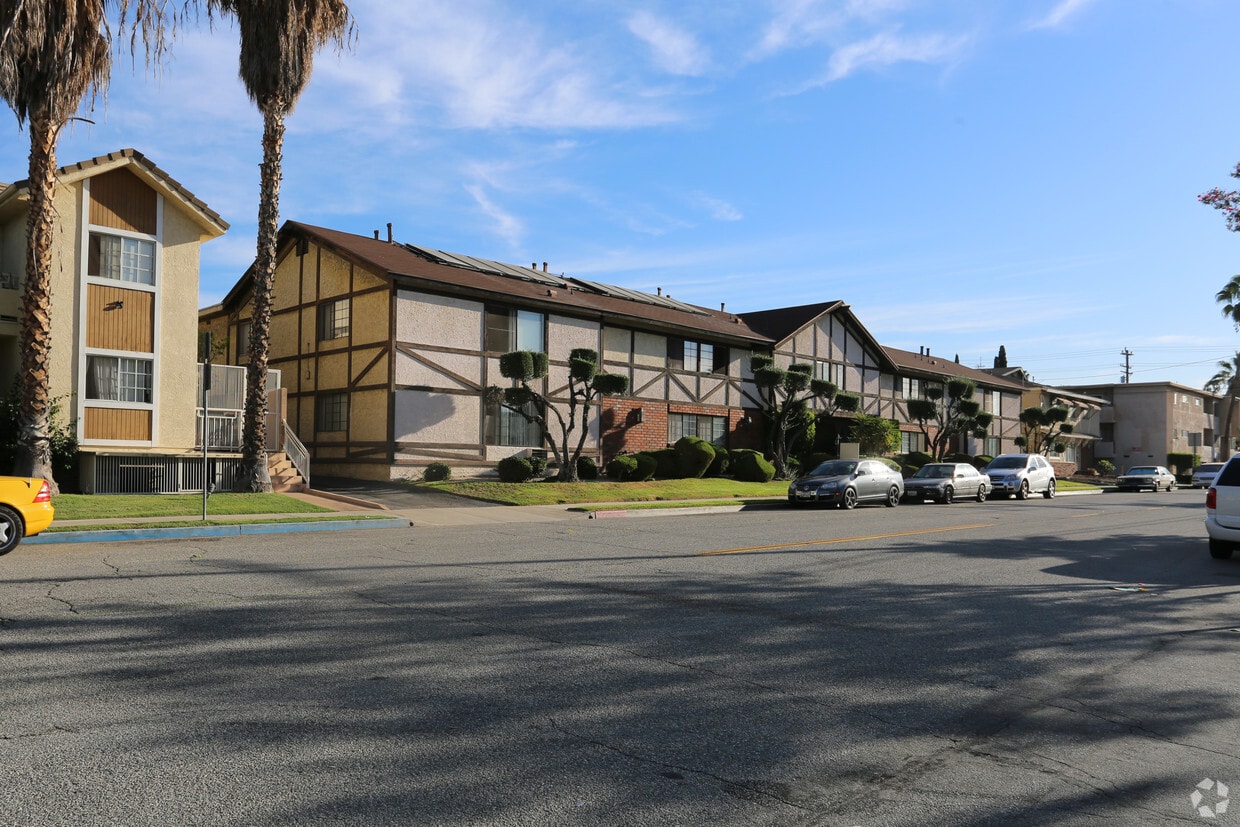 Building Photo - 1007 E Lomita Ave