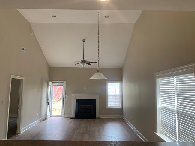 Building Photo - 1401 Oak Ridge Ct