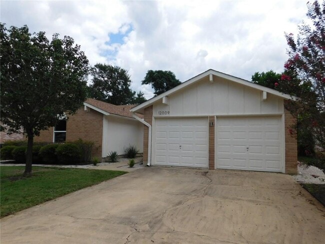 Building Photo - 12009 Swallow Dr