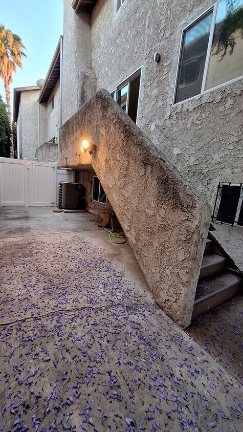 Foto principal - 15610 Moorpark St